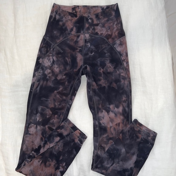 NEW LULULEMON Align Diamond Dye Keyhole Leggings - Picture 3 of 3